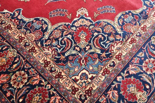 Surface texture of 1930s Kashan rug with natural Wool and intricate pattern