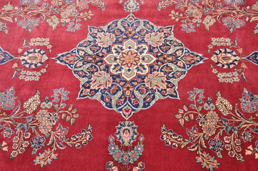 Close-up detail of 1930s Kashan rug from Iran / Persia showing Wool weave