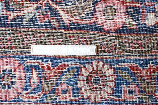 Close-up detail of 1930s Kashan rug from Iran / Persia showing Wool weave