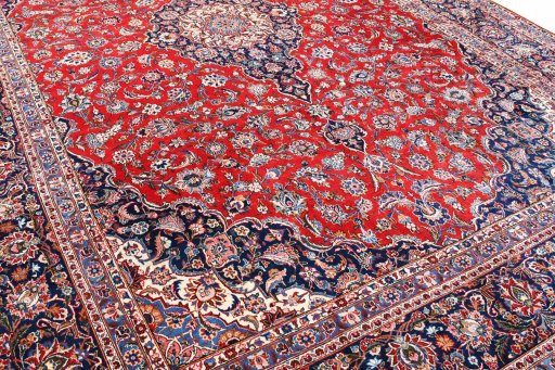 Close-up detail of 1970s Kashan rug from Iran / Persia showing Wool weave
