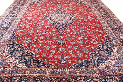 Surface texture of 1970s Kashan rug with natural Wool and intricate pattern
