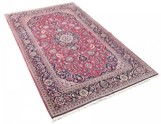 Corner detail of 1930s Kashan rug showing border pattern and Wool pile
