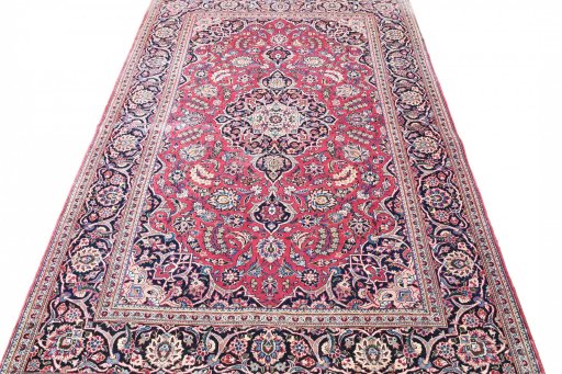 Surface texture of 1930s Kashan rug with natural Wool and intricate pattern