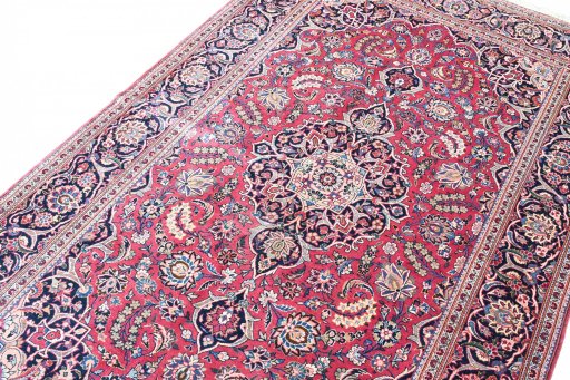 Close-up detail of 1930s Kashan rug from Iran / Persia showing Wool weave
