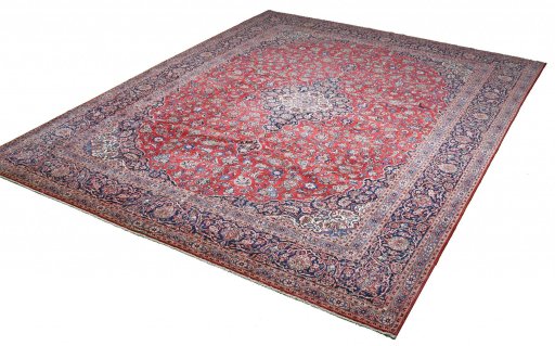 Close-up detail of 1970s Kashan rug from Iran / Persia showing Wool weave