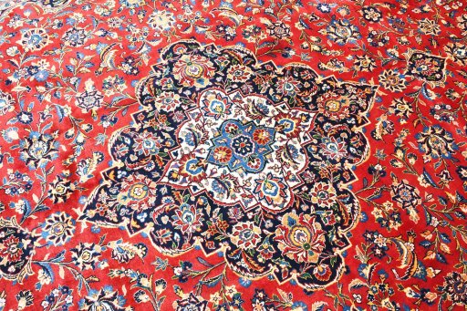 Surface texture of 2000s Kashan rug with natural Wool and intricate pattern