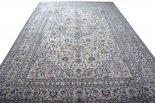 Surface texture of 2000s Kashan rug with natural Wool and intricate pattern