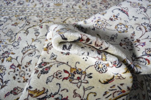 Surface texture of 2000s Kashan rug with natural Wool and intricate pattern