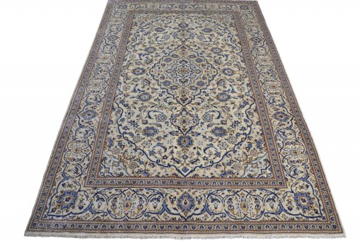 Surface texture of 2000s Kashan rug with natural Wool and intricate pattern