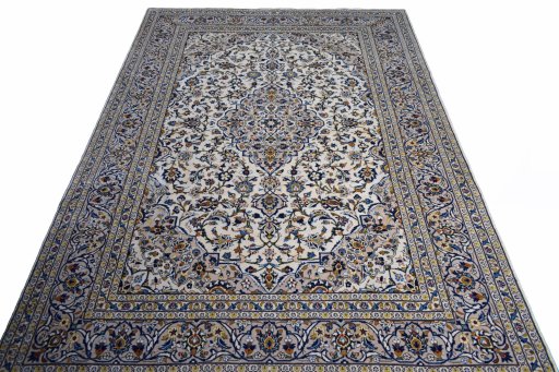 Surface texture of 2000s Kashan rug with natural Wool and intricate pattern