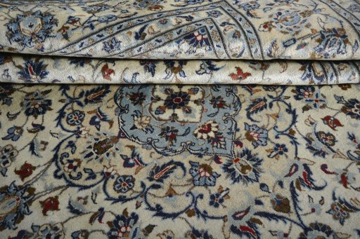 Surface texture of 2000s Kashan rug with natural Wool and intricate pattern