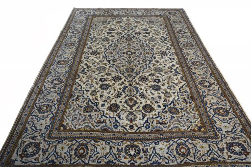 Surface texture of 2000s Kashan rug with natural Wool and intricate pattern