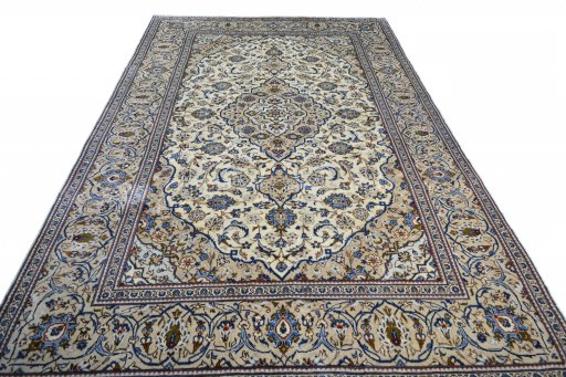 Surface texture of 2000s Kashan rug with natural Wool and intricate pattern