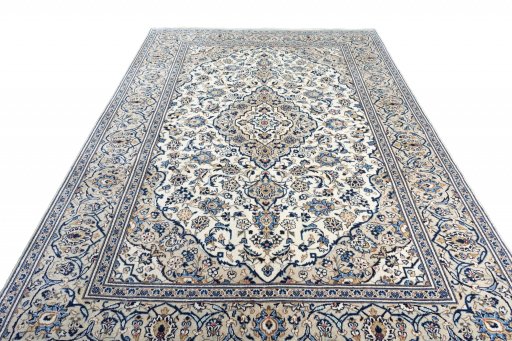 Surface texture of 2000s Kashan rug with natural Wool and intricate pattern