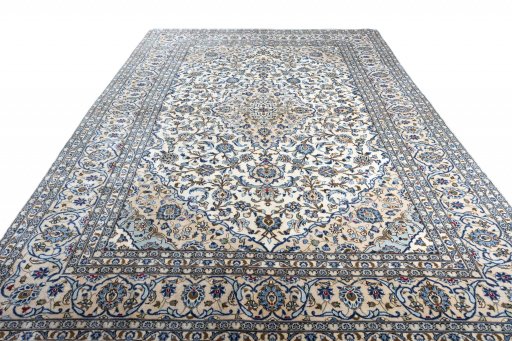 Surface texture of 2000s Kashan rug with natural Wool and intricate pattern