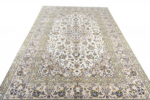 Surface texture of 2000s Kashan rug with natural Wool and intricate pattern
