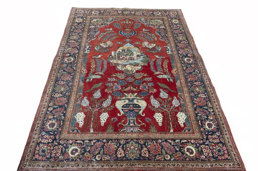 Surface texture of 1930s Kashan rug with natural Wool and intricate pattern