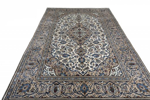Surface texture of 2000s Kashan rug with natural Wool and intricate pattern