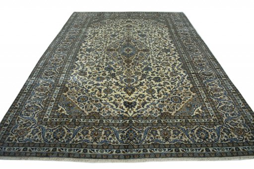 Surface texture of 2000s Kashan rug with natural Wool and intricate pattern