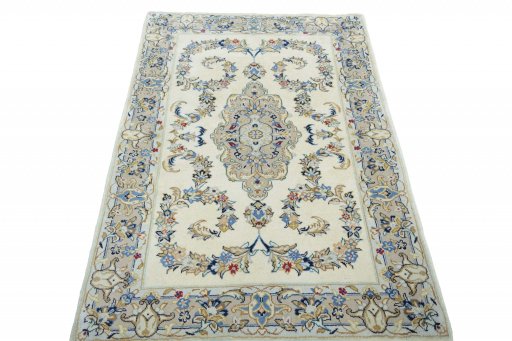 Surface texture of New Kashan rug with natural Wool and intricate pattern