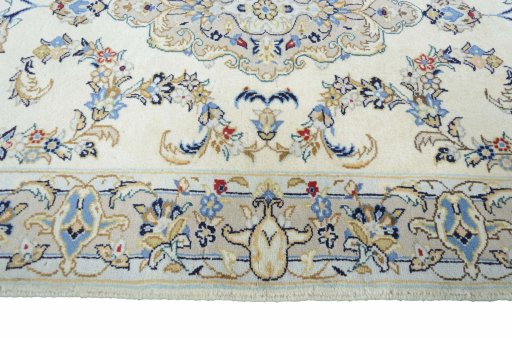 Full view of New Kashan rug from Iran / Persia, 150 × 101 cm in Beige tones