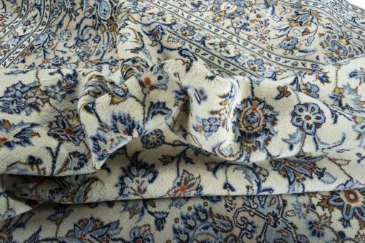 Surface texture of 2000s Kashan rug with natural Wool and intricate pattern