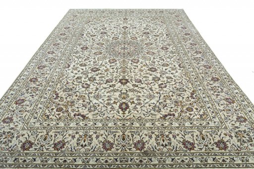 Surface texture of 2000s Kashan rug with natural Wool and intricate pattern