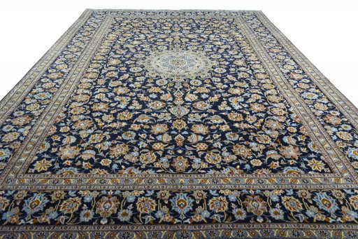 Surface texture of 2000s Kashan rug with natural Wool and intricate pattern