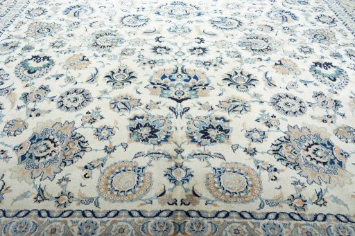 Close-up detail of 1950s Kashan rug from Iran / Persia showing Wool weave