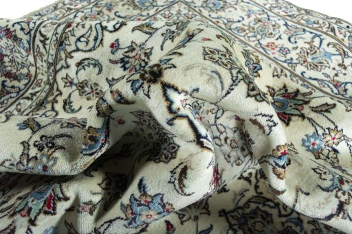 Surface texture of 2000s Kashan rug with natural Wool and intricate pattern