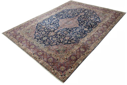 Corner detail of 1930s Kashan rug showing border pattern and Wool pile