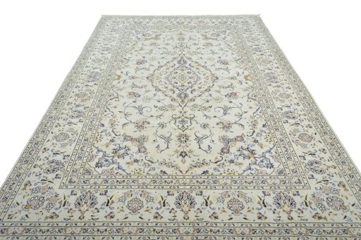 Surface texture of 2000s Kashan rug with natural Wool and intricate pattern