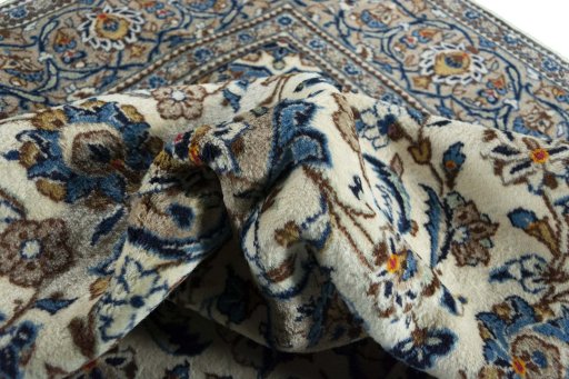 Surface texture of 2000s Kashan rug with natural Wool and intricate pattern