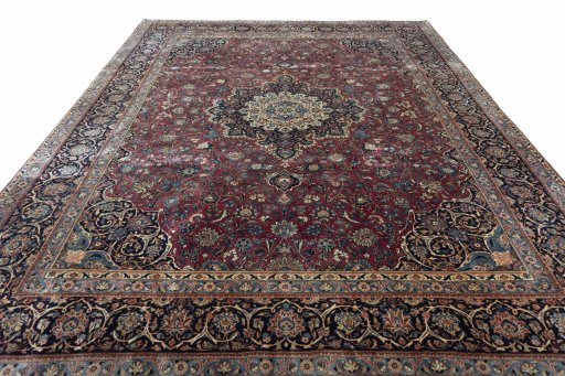 Surface texture of 1930s Kashan rug with natural Wool and intricate pattern