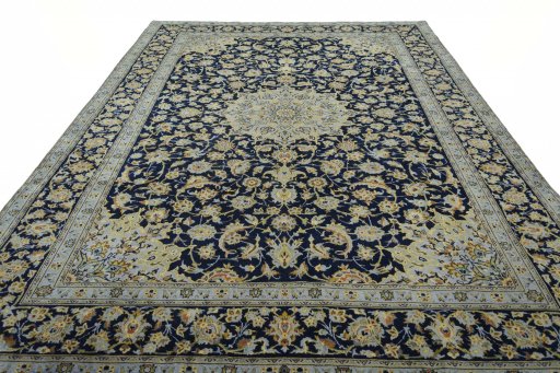 Surface texture of 2000s Kashan rug with natural Wool and intricate pattern