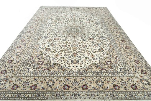 Surface texture of 2000s Kashan rug with natural Wool and intricate pattern