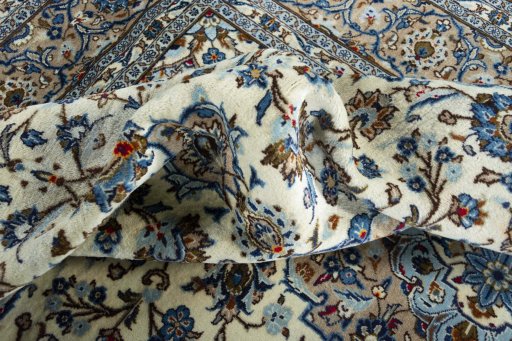 Surface texture of 2000s Kashan rug with natural Wool and intricate pattern