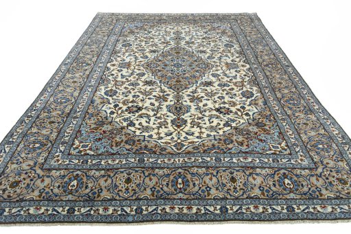 Surface texture of 2000s Kashan rug with natural Wool and intricate pattern