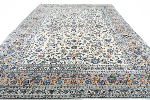 Surface texture of 2000s Kashan rug with natural Wool and intricate pattern