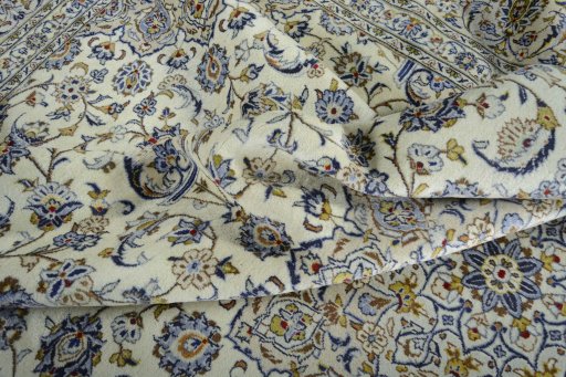 Surface texture of 2000s Kashan rug with natural Wool and intricate pattern