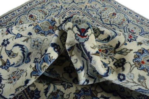 Surface texture of 2000s Kashan rug with natural Wool and intricate pattern