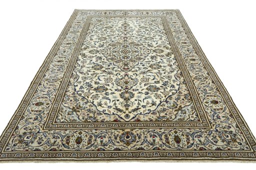 Surface texture of 2000s Kashan rug with natural Wool and intricate pattern
