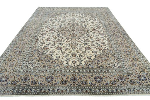 Surface texture of 2000s Kashan rug with natural Wool and intricate pattern