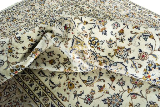 Surface texture of 2000s Kashan rug with natural Wool and intricate pattern