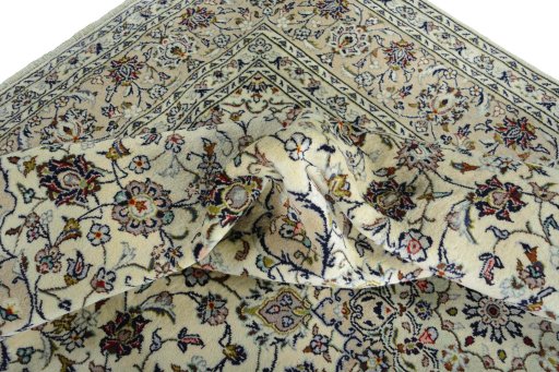 Surface texture of 2000s Kashan rug with natural Wool and intricate pattern