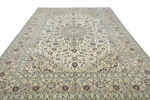 Surface texture of 2000s Kashan rug with natural Wool and intricate pattern