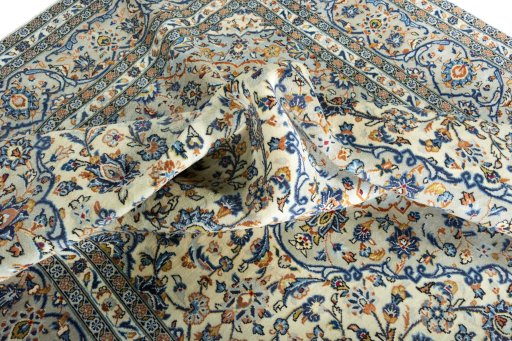 Surface texture of 2000s Kashan rug with natural Wool and intricate pattern