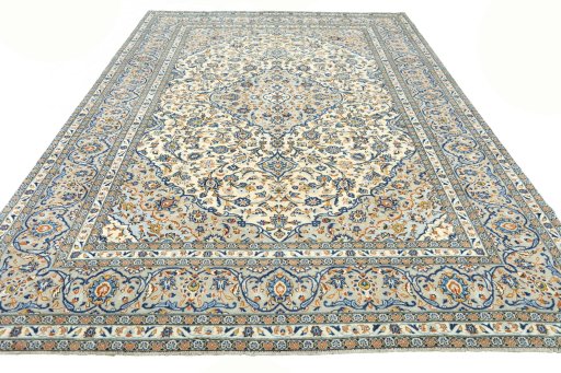 Surface texture of 2000s Kashan rug with natural Wool and intricate pattern