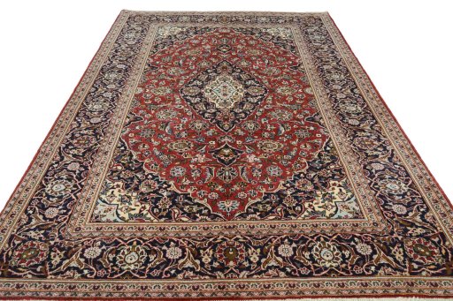 Surface texture of 2000s Kashan rug with natural Wool and intricate pattern