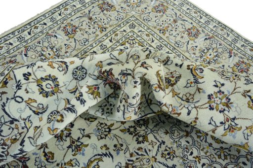 Surface texture of 2000s Kashan rug with natural Wool and intricate pattern